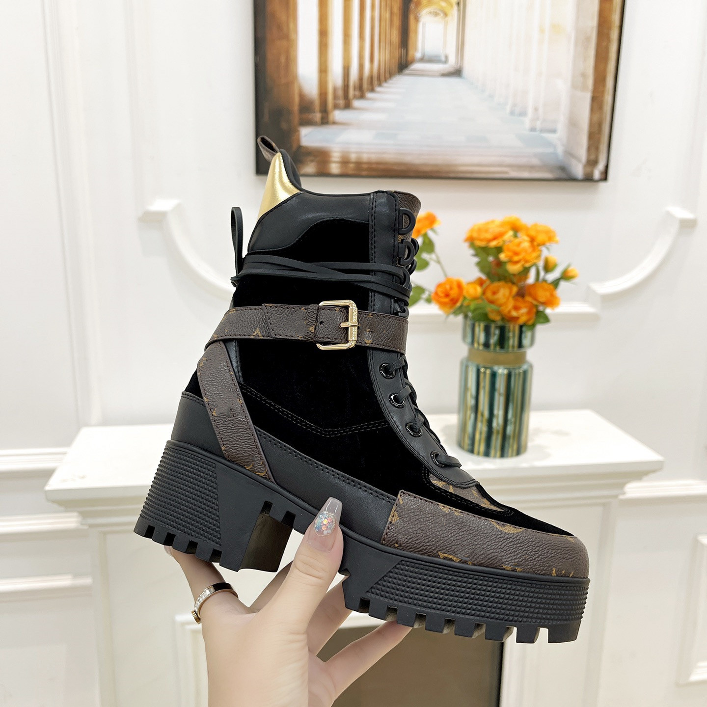 Luxury Designers Leather Platform Boots High Heel Designer Dress Shoes Flats Booties Women Letter Printed Casual Paris Calfskin Knee Boot Trainers Size 35-42