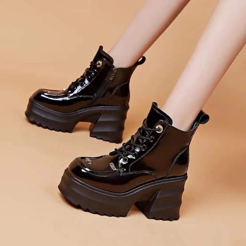 Punk Style Thick Bottomed Platform Boots For Women Fashionable High Top European American Fashion Leather Black Ankle Boots 240830