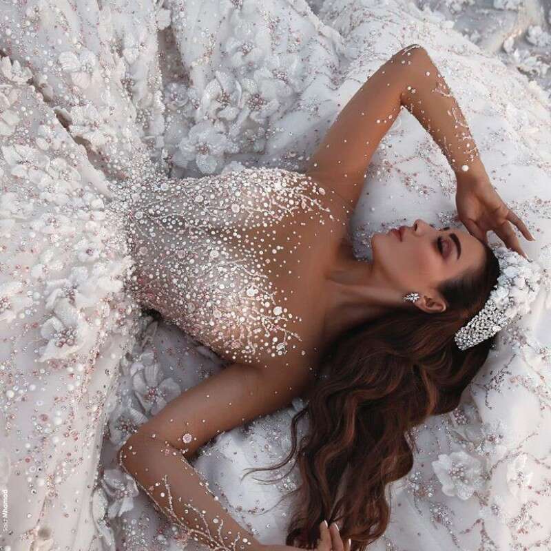 Shiny Ball Gown Long Sleeevs Wedding Dresses Crystal Beaded 3D wers Lace Plus Size Saudi Arabic Dubai Bridal Go