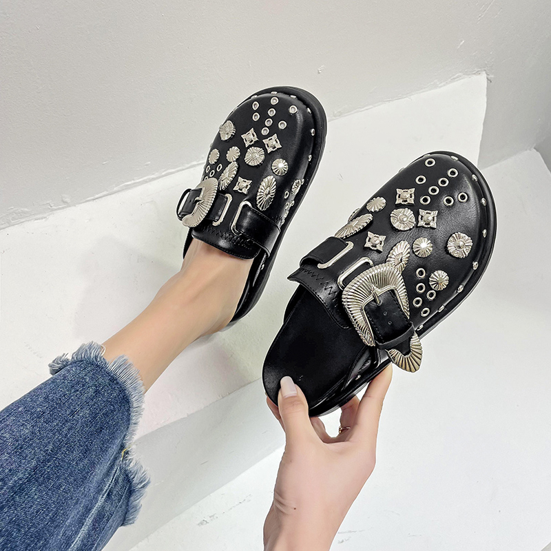 New Women Black Slippers Platform Rivets Punk Rock Leather Mules Creative Metal Fittings Casual Party Shoe Female Outdoor Slides dh1100368158