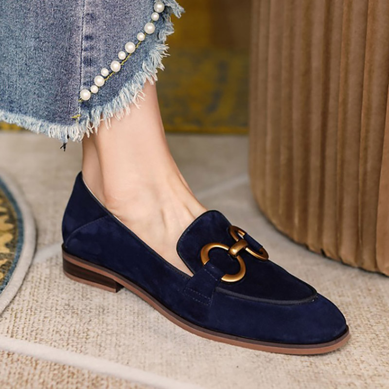 Women Loafers Vintage British Style Slip on Flat Shoes Women Mules Faux Suede Chain Flats Metal mugler zapatillas mujer 9859N