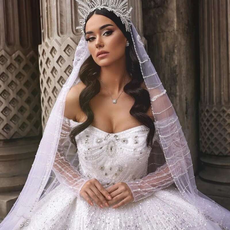 White Gorgeous Crystal Beading Court Train Glitter Ball Wedding Dress 2023Long Sleeved Romantic Princess Bridal Gown