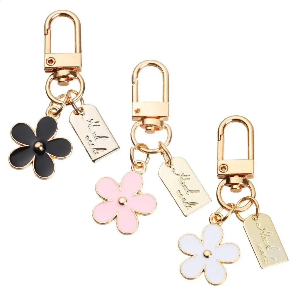 Flower Keychains for Women Bag Charm Key Chain Car Ring Pendant Purse Handbag Decoration Metal Keychain 240829