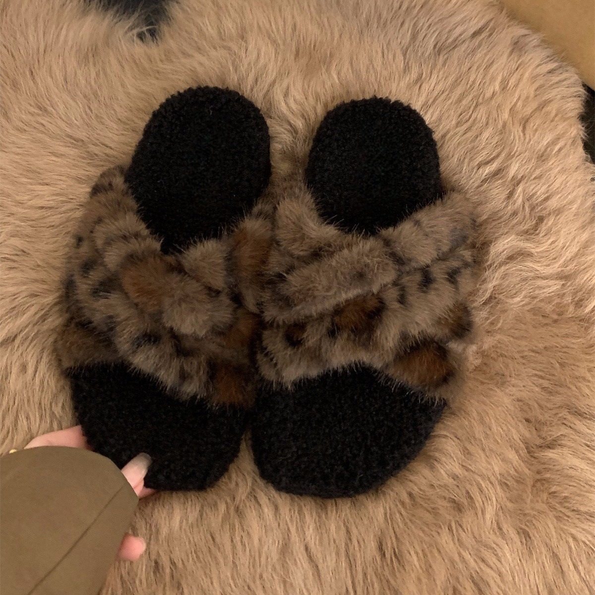 Cozy Leopard Print Slippers for Women - 2024 Winter Collection