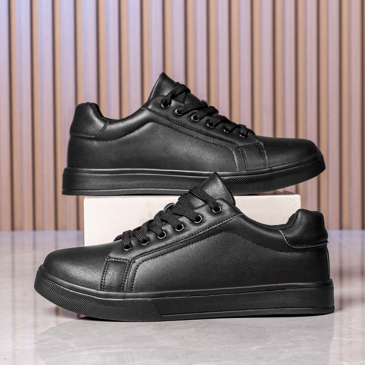 Men Shoes Comfortable Casual Skateboard Shoes Men White Black Solid Leisure Sneakers Lightweight Walking Shoes Tenis Masculino