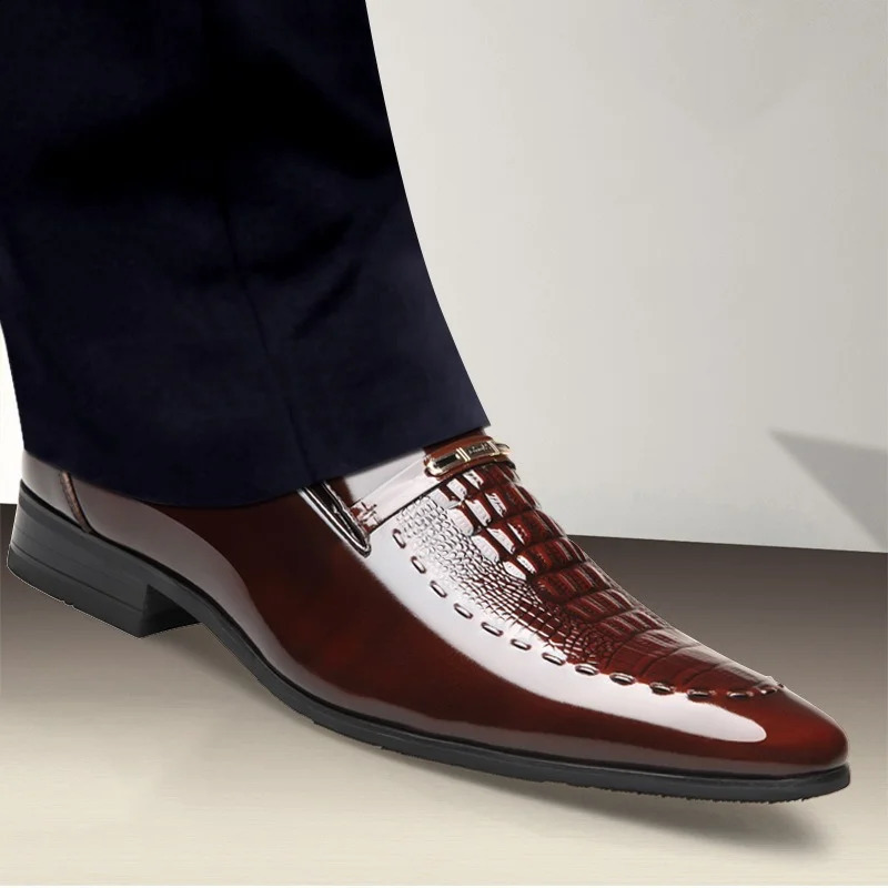Men Dress Italian Leather Shoes Slip on Fashion Men Leather Moccasin Glitter Formal Male Shoes Pointed Toe Shoes for Men 260316