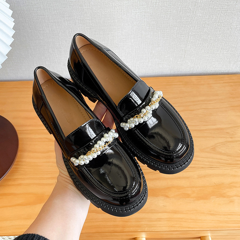 2113b designer chains pearl new brogue round toe japanned leather beading strings lolita shoes woman flats slip on loafers