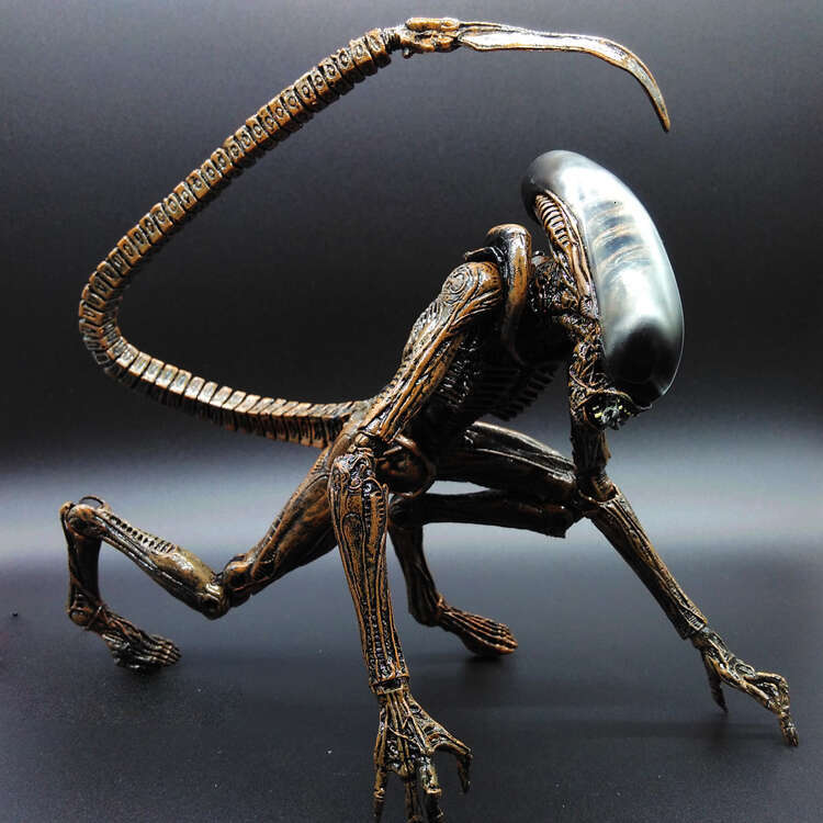 Alien Dog Battle Iron Blood Warrior Handmade Model Mother Queen Movie Peripheral Toys Mobile Doll Car Ornament