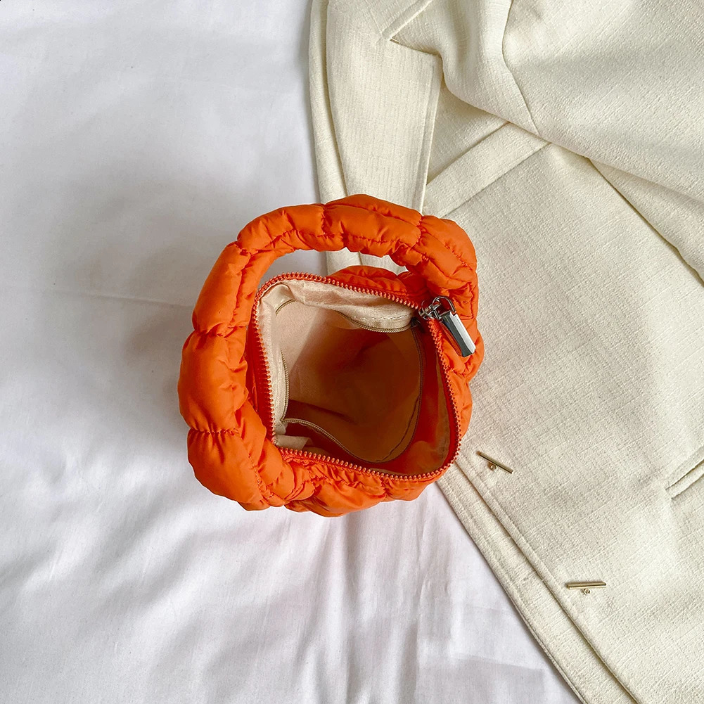 2023 Womens Bag Cloud Pleated Underarm Girl Shoulder Crossbody Small Tote Quilted 240830Z