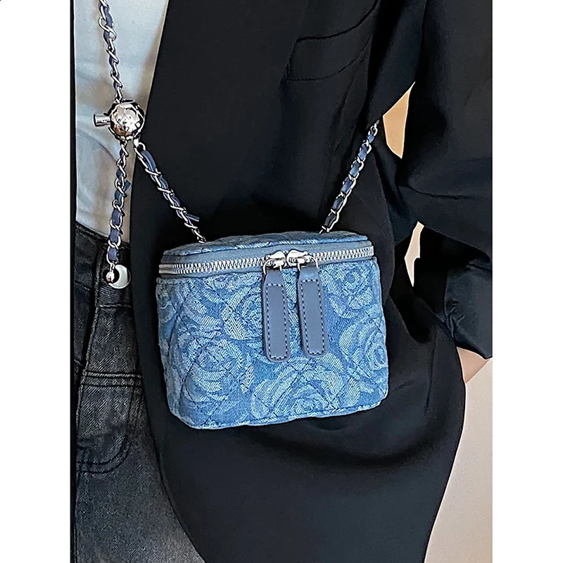 Light y printed denim cross body with a sense of for women style checkered small square casual mini bucket bag 240830 3248