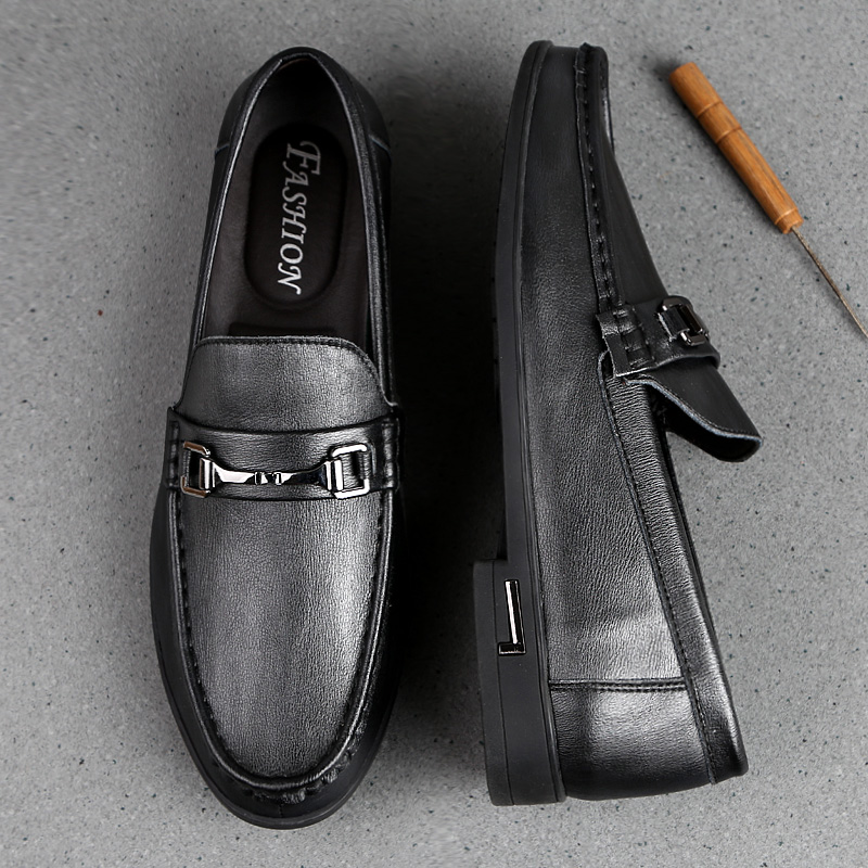 Newest Men Shoes Casual Light Breathable Genuine Leather Shoes Men Flat Men Loafers Slip-on Soft Moccasins Driving Shoes Summer