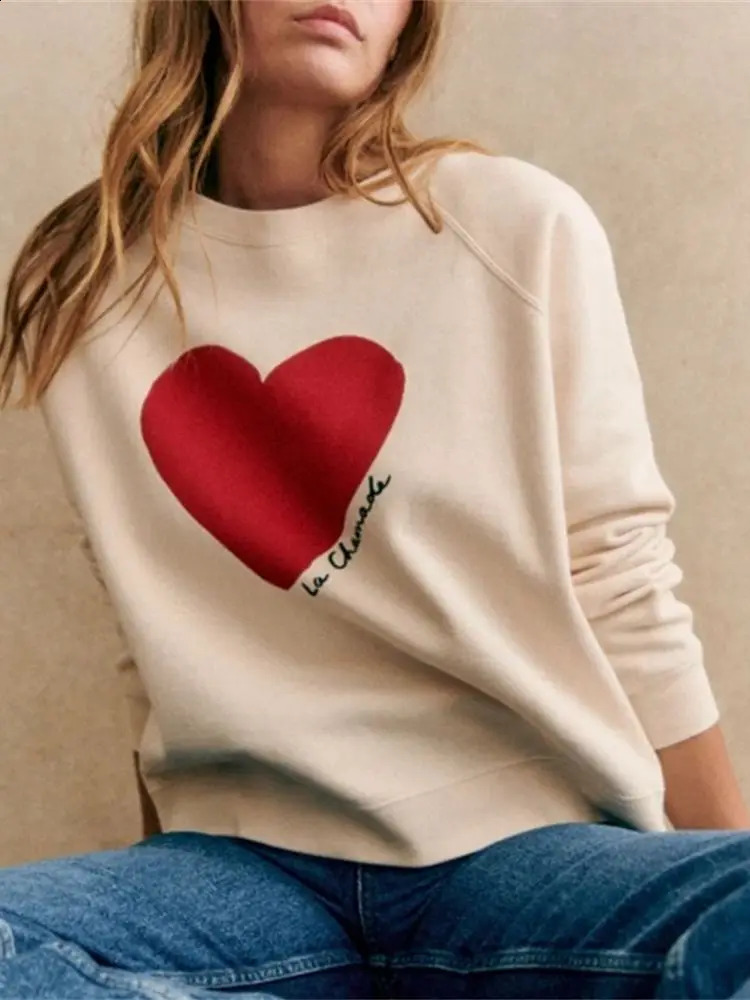 Womens French Oneck sweatshirt for autumn and winter womens long sleeved loose heartshaped printed top 240827