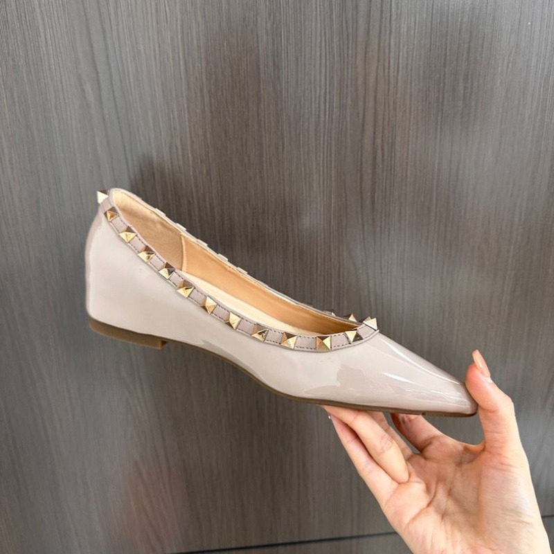 Women Flats Shoes 2024 New Popular Classic Patent Leather Rivet Flat Loafers Shoes for Women Ballet Mary Jane Sneakers Women