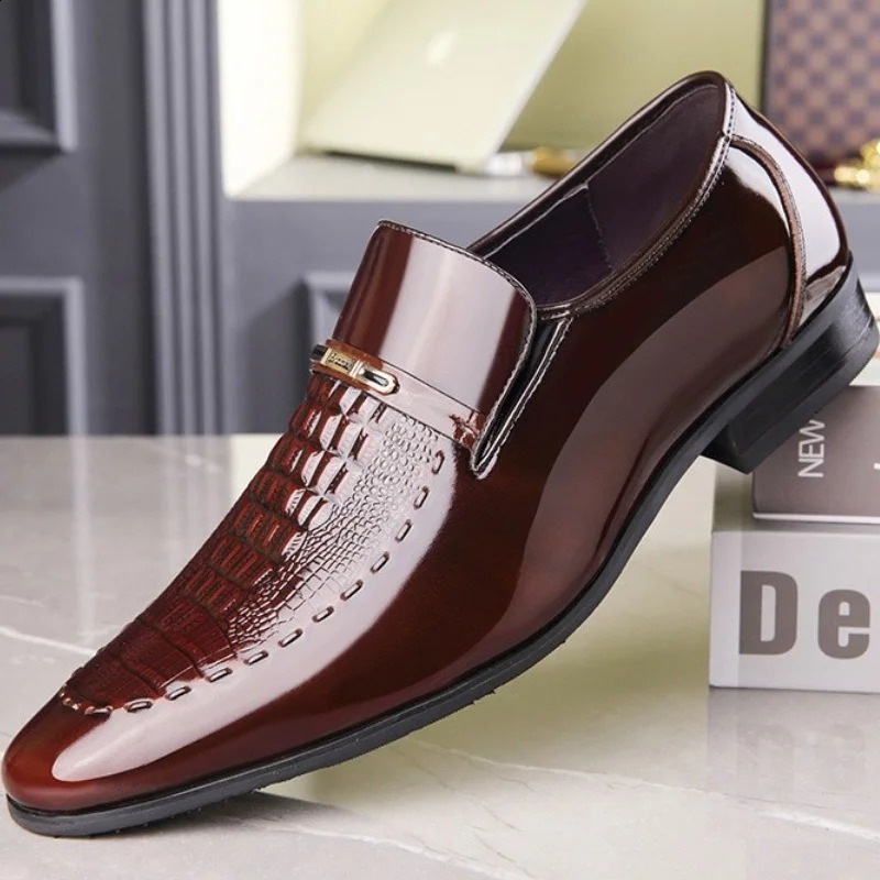 Men Dress Italian Leather Shoes Slip on Fashion Men Leather Moccasin Glitter Formal Male Shoes Pointed Toe Shoes for Men 260316