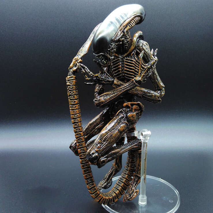 Alien Dog Battle Iron Blood Warrior Handmade Model Mother Queen Movie Peripheral Toys Mobile Doll Car Ornament