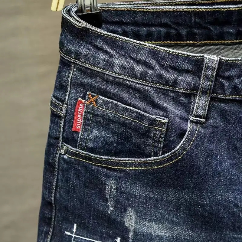 Fashion Casual Slim Fit Denim Jeans for Men Spring and Autumn Stylish Distressed Scratches Embroidery Clothing 240826Z