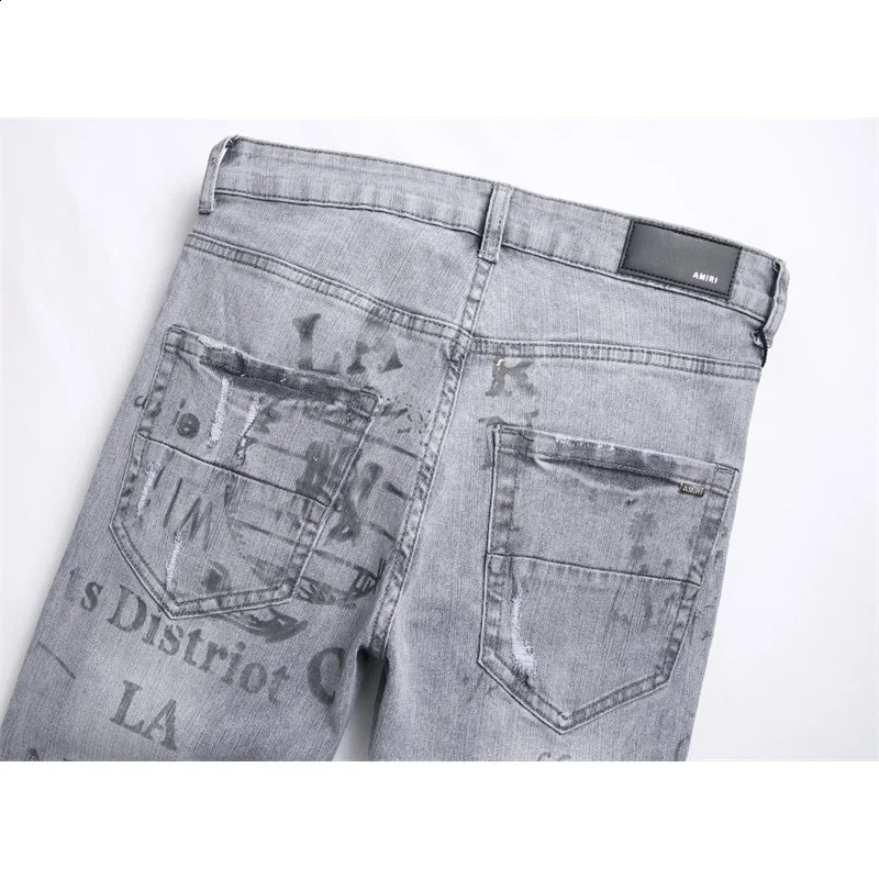 High end Personalized Grey Letter Printed Tight Street Leg Mens Jeans Hip Hop Street Jeans 240829
