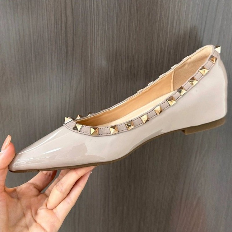Women Flats Shoes 2024 New Popular Classic Patent Leather Rivet Flat Loafers Shoes for Women Ballet Mary Jane Sneakers Women