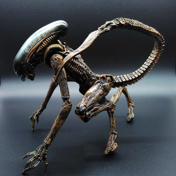Alien Dog Battle Iron Blood Warrior Handmade Model Mother Queen Movie Peripheral Toys Mobile Doll Car Ornament