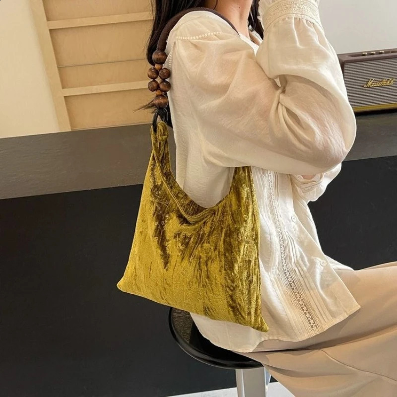 Selling High-quality Chinese Style Velvet Womens Shoulder Bag Product Fashion Beaded Large Capacity Tote Bag 240830