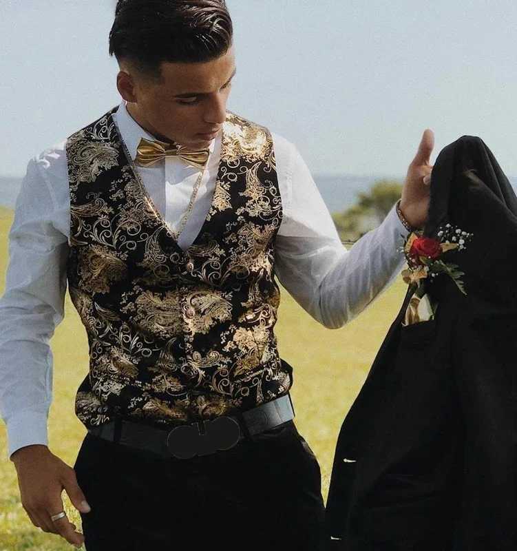 Mens Gold Metallic Paisley Printed Steampunk Vest Single Breasted V Neck Wedding Waistcoat Men Tuxedo Aristocrat Vests Gilet 2XL Y240830