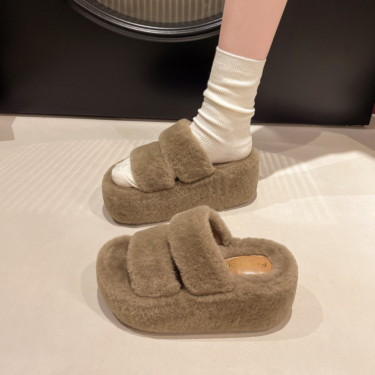 Thick bottom double button woolly slippers women wear 2024 autumn winter fashion home warm cotton mop wholesale plus size 35-42