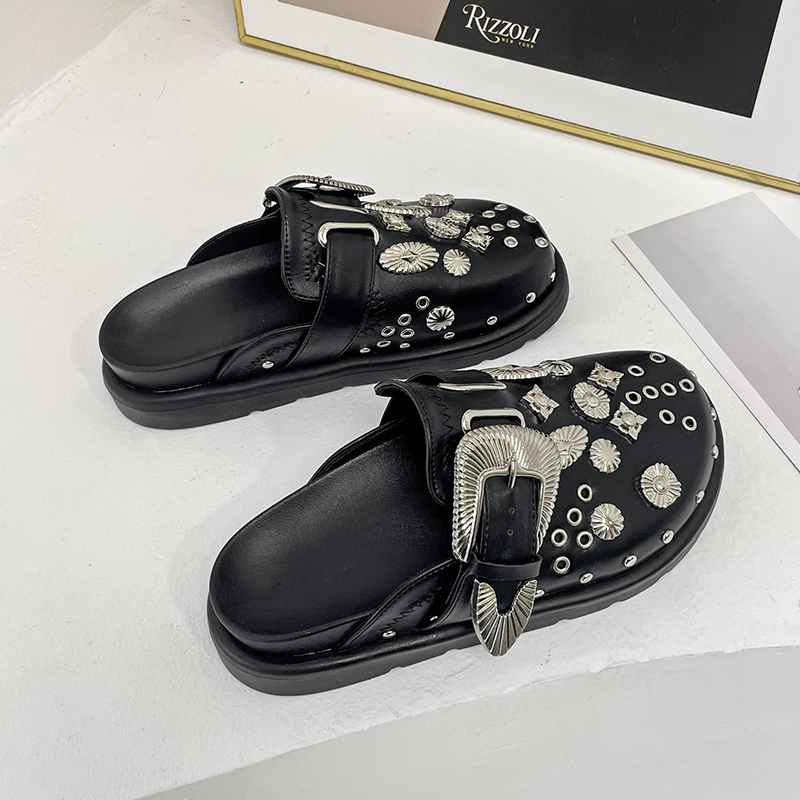 New Women Black Slippers Platform Rivets Punk Rock Leather Mules Creative Metal Fittings Casual Party Shoe Female Outdoor Slides dh1100368158