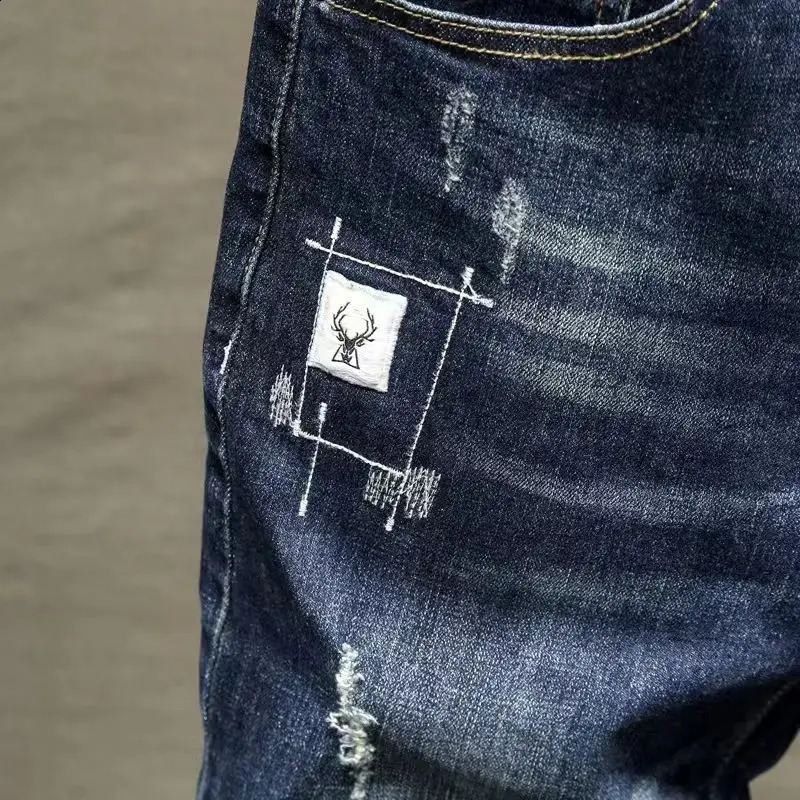 Fashion Casual Slim Fit Denim Jeans for Men Spring and Autumn Stylish Distressed Scratches Embroidery Clothing 240826Z