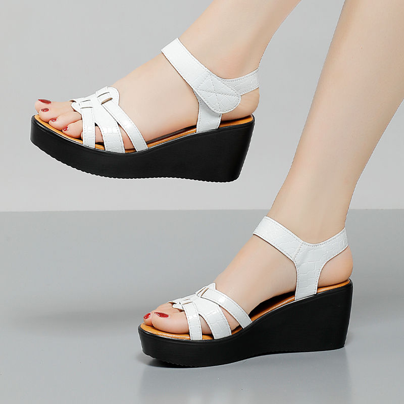 Small Size 32-43 Fashion Patent Leather Shoes Women's Platform Wedges Sandals 2024 Summer Med Heels Sandals Office Beach Mom