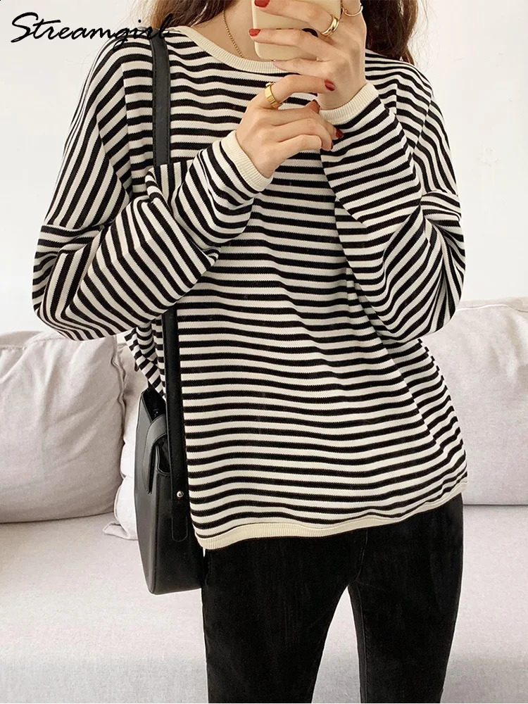 Black and white striped oversized womens sportswear autumn loose thin long sleeved top 240827