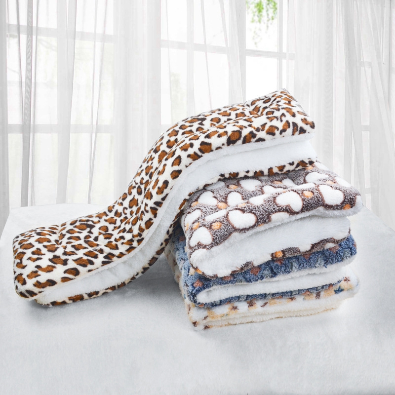 Washable Flannel Thickened Pet Pad Soft Fleece Pet Cushion Dog Bed Blanket Throw Blankets for Small Large Dogs Cats Pet Products