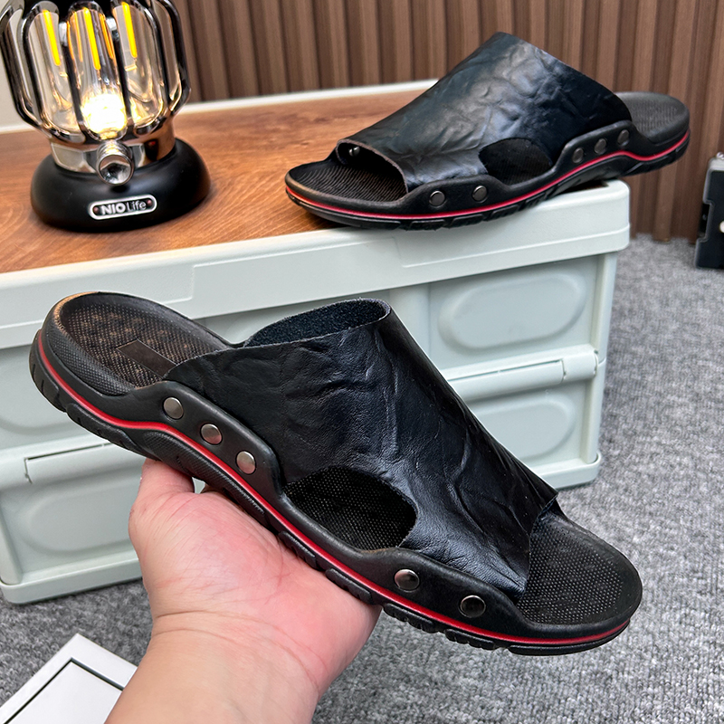 Men's Summer and hot Slippers Breathable Soft Soled Beach Shoes Outdoor Sports Anti Slip Lightweight Wear-resistant Sandals