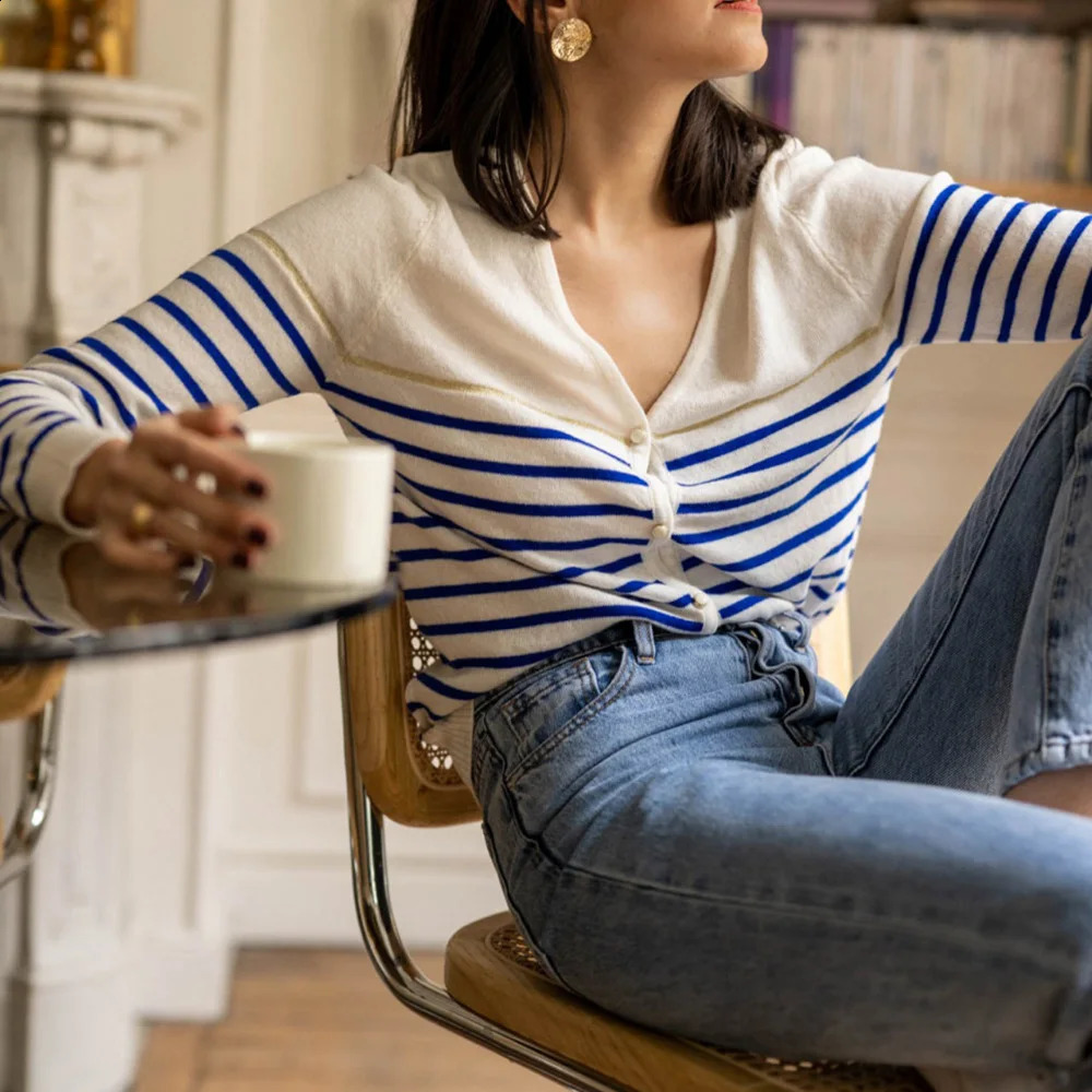 ZESSAM Striped Graphic Print Women knitting TShirt VNeck Long Sleeve Button Lady Cardigan Classic Casual Vintage Femme Top 240827