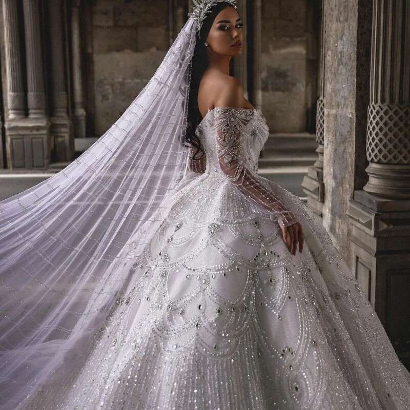 White Gorgeous Crystal Beading Court Train Glitter Ball Wedding Dress 2023Long Sleeved Romantic Princess Bridal Gown