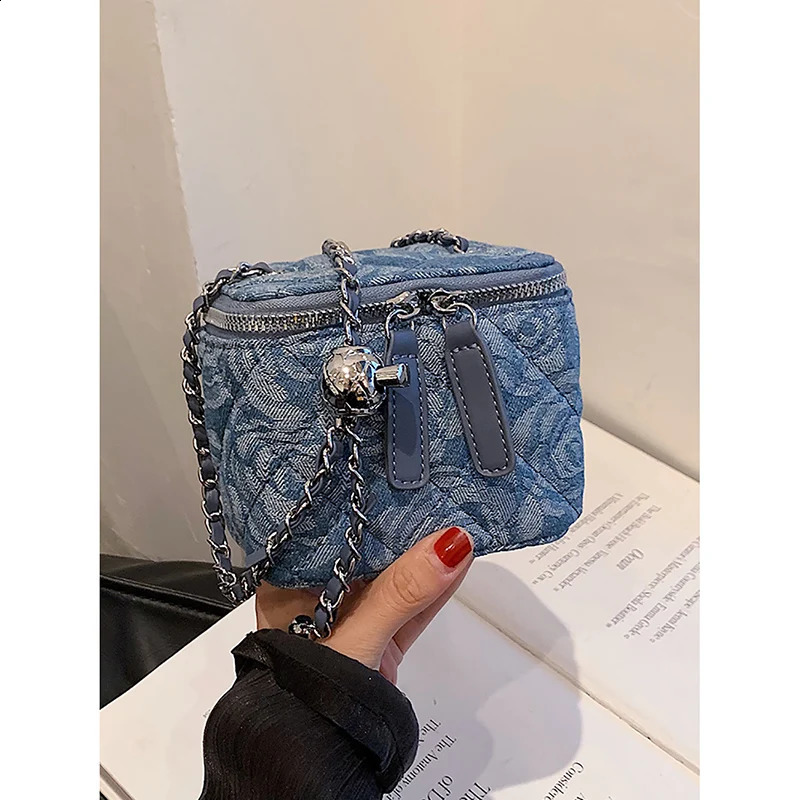 Light y printed denim cross body with a sense of for women style checkered small square casual mini bucket bag 240830 3248