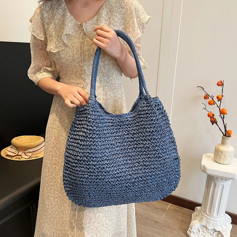 Womens crochet beach handbag large capacity retro straw bag solid color simple woven womens summer 240830