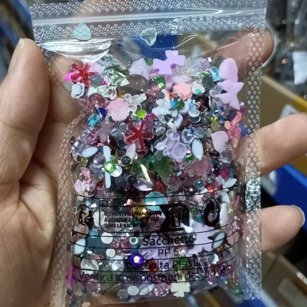 600Pcs Nail Art Charm Assortment Kit 3D Mixed Heart Flower Bow Resin Butterfly Nail Decoration Rhinestone Pearl Jewelry W240829
