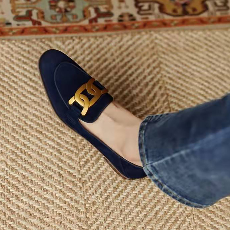 Women Loafers Vintage British Style Slip on Flat Shoes Women Mules Faux Suede Chain Flats Metal mugler zapatillas mujer 9859N