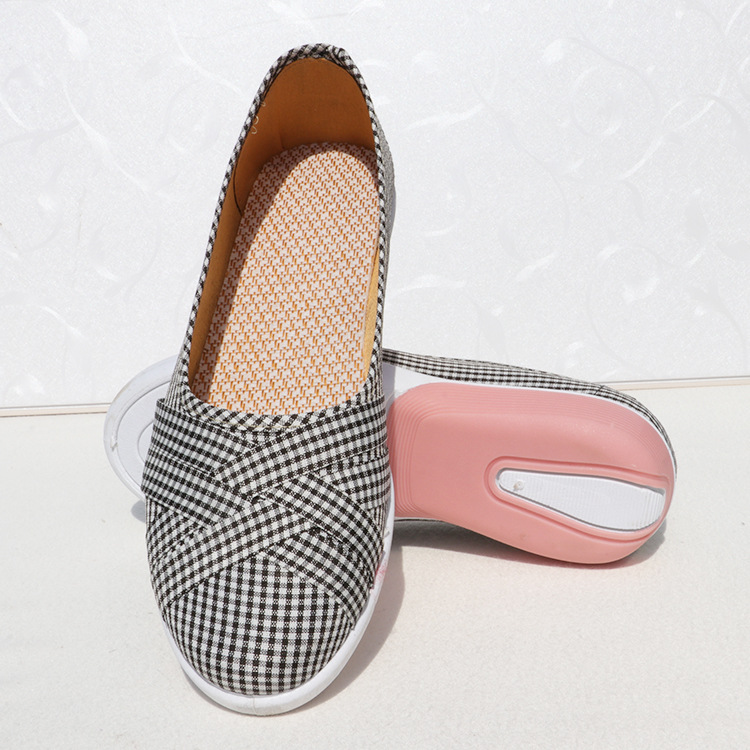 2025 NEW Gingham New Women Flat Fashion Canvas Middle aged and Elderly Mother Comfortable Women s Slip on Casual Shoes d s
