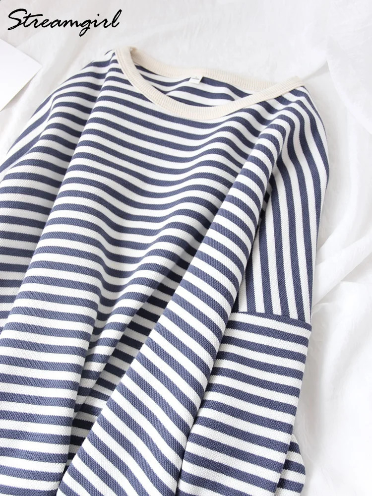 Black and white striped oversized womens sportswear autumn loose thin long sleeved top 240827