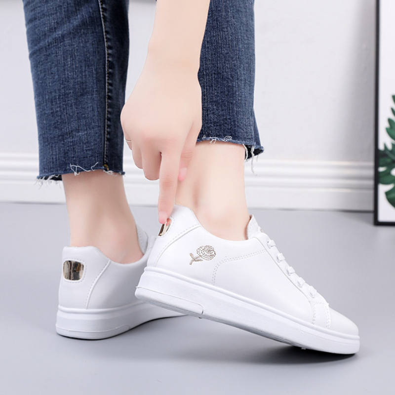 Spring Women Casual Shoes White Breathable Embroidered Flower Lace-Up Women Sneakers Fashion Korean Version Women Tennis Shoes 111