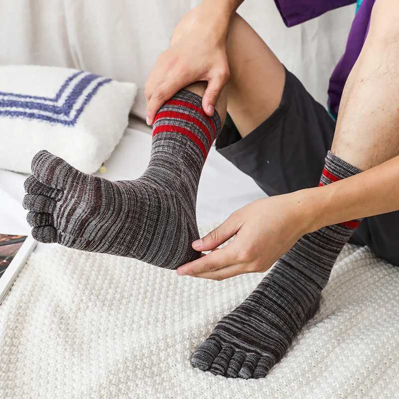 Men's Socks 5 Pairs Man Sport Toe Socks Cotton Striped Colorful Compression Sweat-Absorbing Deodorant Fitness Travel 5 Finger Short Socks Y240830