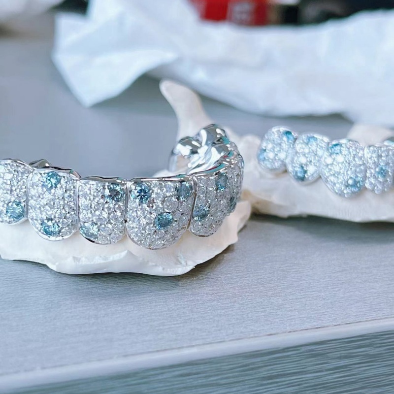 Luxury Moissanite Diamond Iced Out Custom Made Teeth Grillz Allergic Free 925 Sterling Silver Full VVS Moissanite Grillz Dental Jewelry Gift