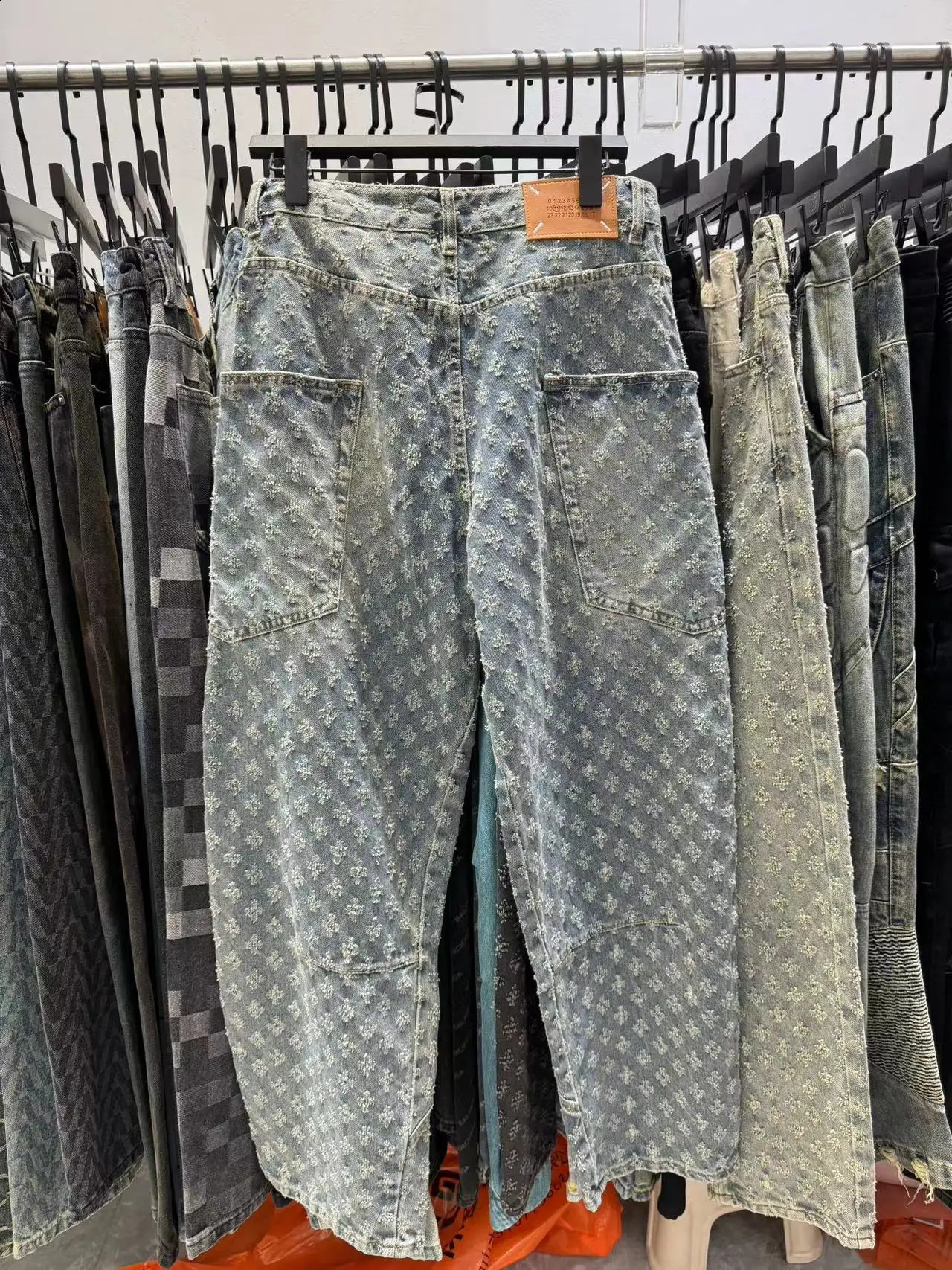 Street Jacquard Pattern Denim Pants Mens Retro Straight Pocket Bottom Mens Loose Jeans 240829