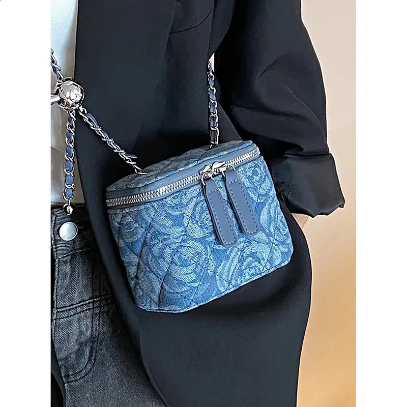 Light y printed denim cross body with a sense of for women style checkered small square casual mini bucket bag 240830 3248