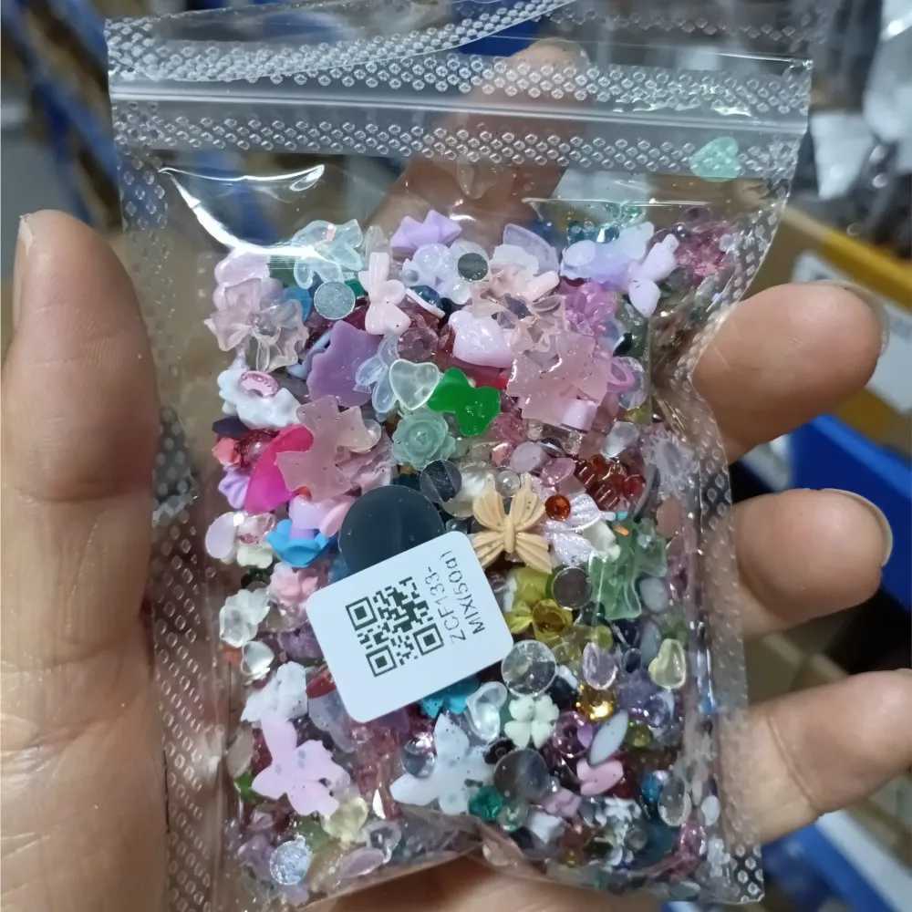 600Pcs Nail Art Charm Assortment Kit 3D Mixed Heart Flower Bow Resin Butterfly Nail Decoration Rhinestone Pearl Jewelry W240829