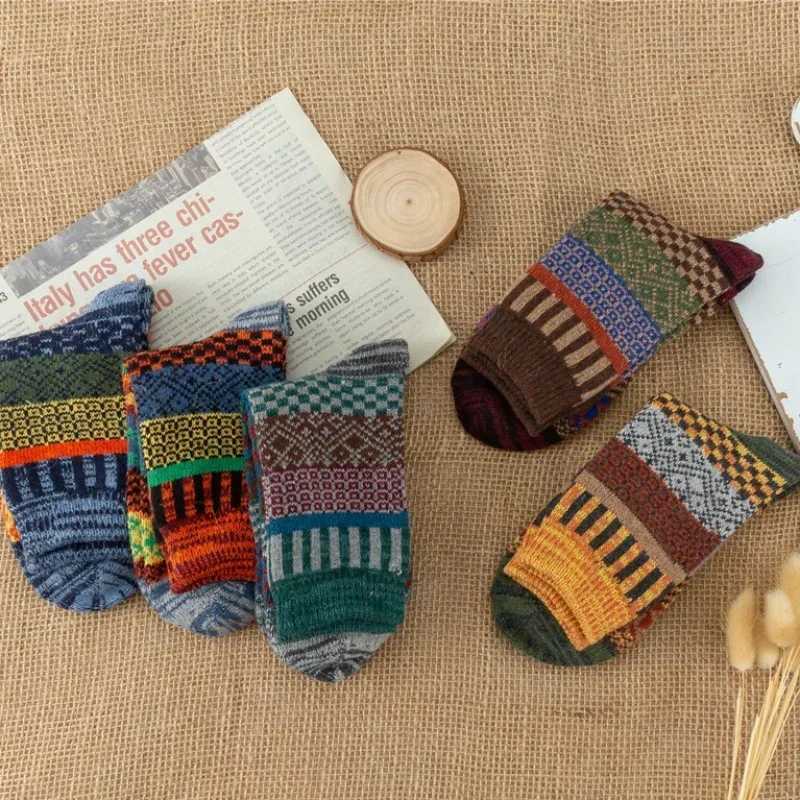 Men's Socks 5 Pairs Winter Mens Socks Thicken Shps Wool Socks Warm Men Retro Styorful Fashion Man Socks for Snow Boots Y240830M0JB
