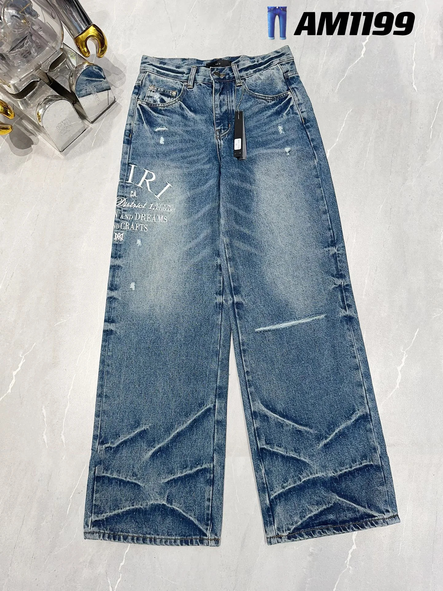 The latest blue wide leg mens tight jeans suitable for pocket denim pants with letter embroidery and tear holes on the knees 240829