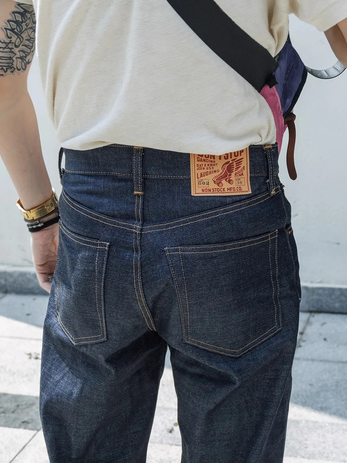 Non inventory late 1960s mens ultra-thin fitted jeans mid size Selvedge denim pants deep blue 240829