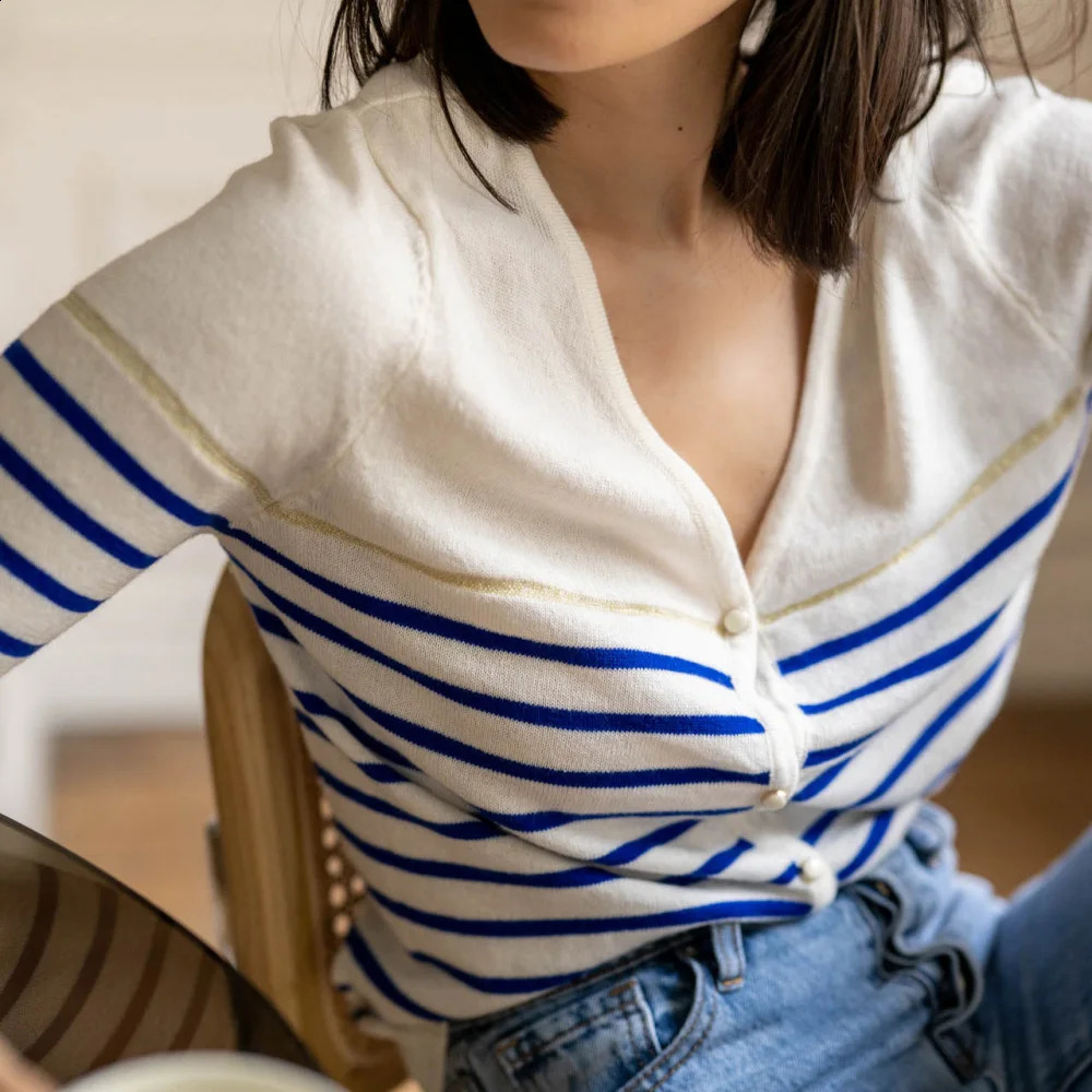 ZESSAM Striped Graphic Print Women knitting TShirt VNeck Long Sleeve Button Lady Cardigan Classic Casual Vintage Femme Top 240827